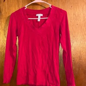 V-neck long sleeve shirt